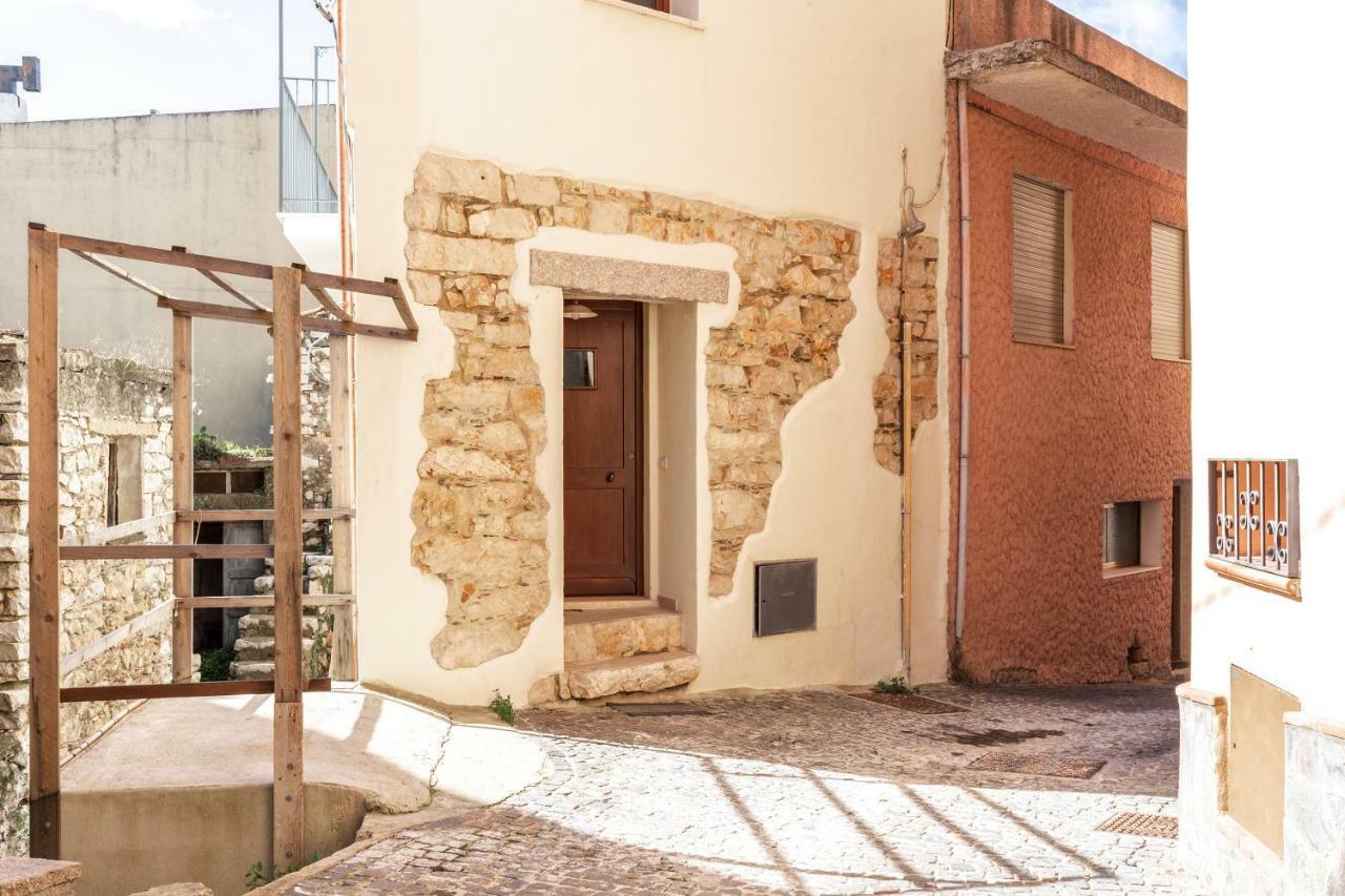 Domu Ala - Bynos Homes Baunei Exterior photo